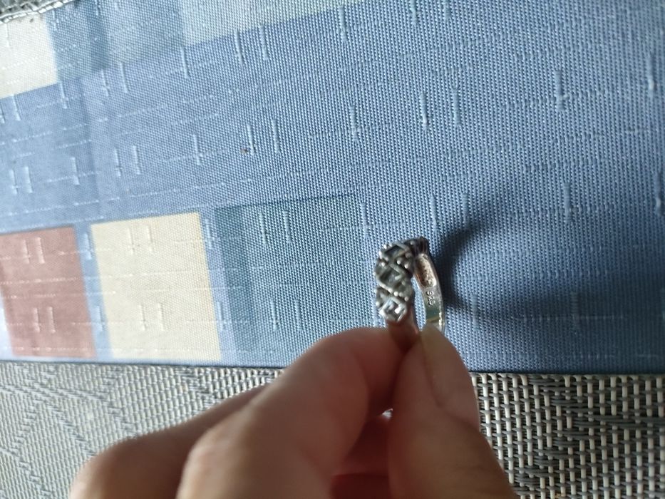 Srebrny pierścionek z cyrkoniami rozmiar 11