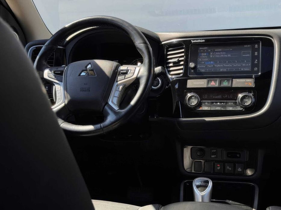 Mitsubishi Outlander Phev      2018