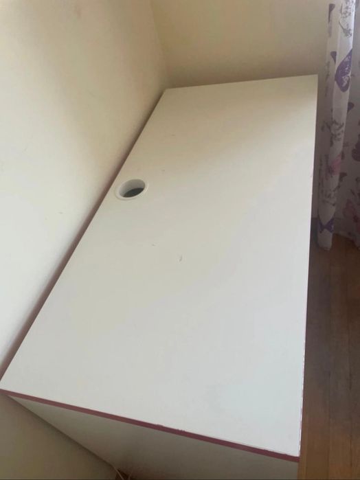 Secretária IKEA MICKE Branca e Rosa – Excelente Estado com Gavetas e Armário