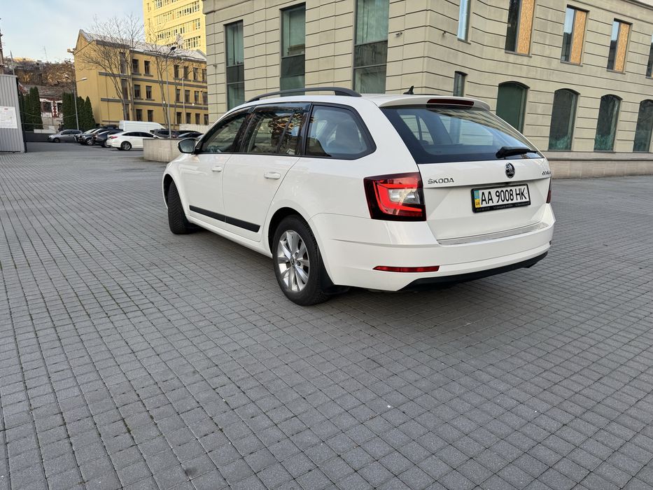 Продам Skoda Octavia Combi офіційна 2018 року