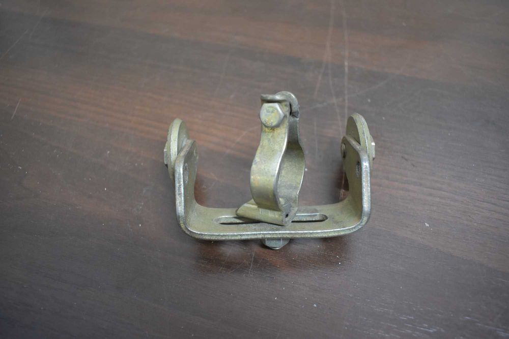 Jarzmo / uchwyt do trzymania kabli / rur