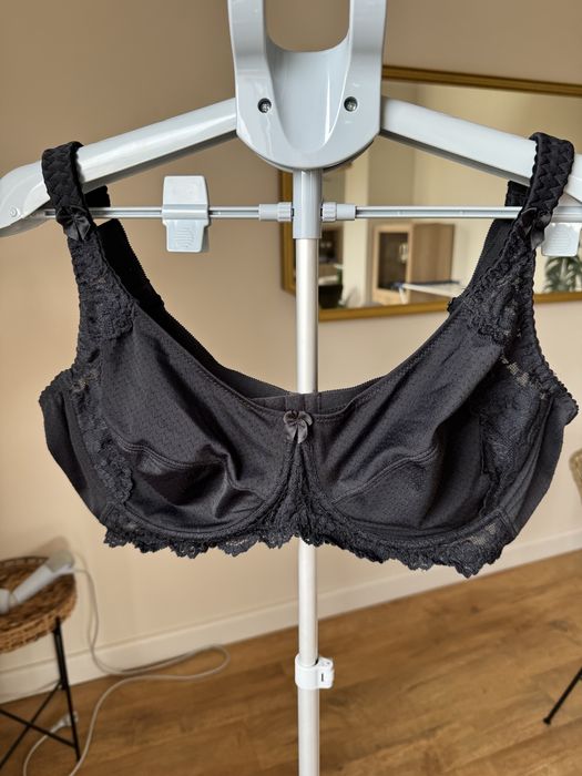 110 B czarny duży Stanik