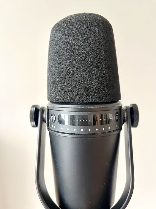 Shure MV7 dynamic microphone on USB XLR + tripod