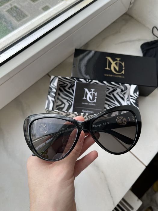 Сонцезахисні окуляри naomi campbell
