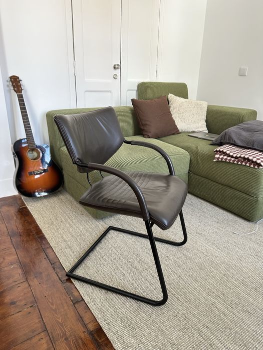 Cadeira vintage em pele e metal – estilo Bauhaus / cantilever