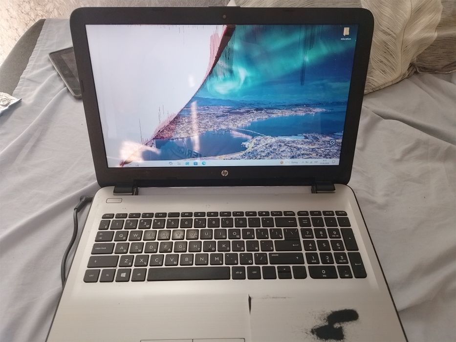 Б/У Ноутбук HP 15-ay087ur / 15.6" 1366x768 / Pentium N3710 1.6Ггц / DDR3-4Гб / SSD- 224 Гб / акб не роб.