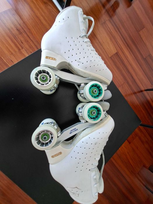 Conjunto de Patins praticamente novos