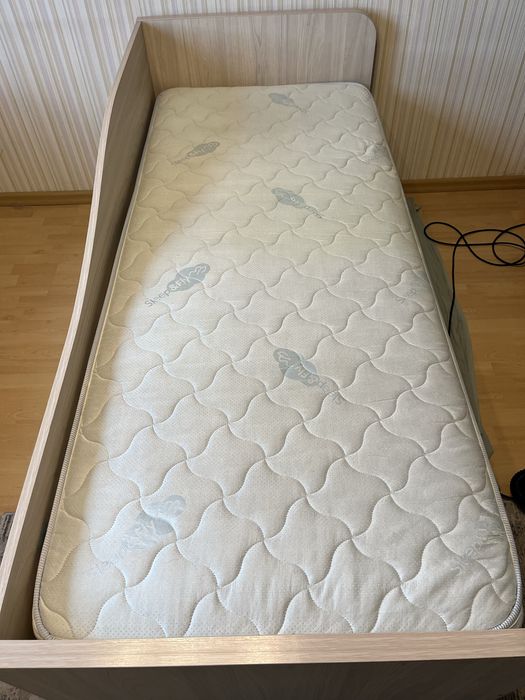 Ліжко для дитини або підлітка