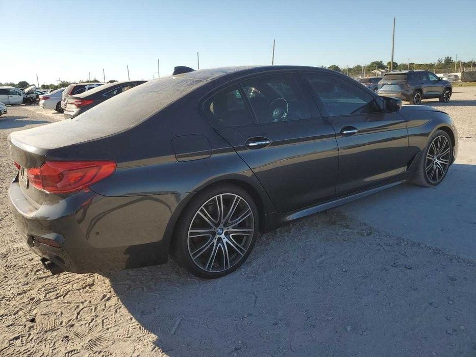 BMW G30 540i в дорозі