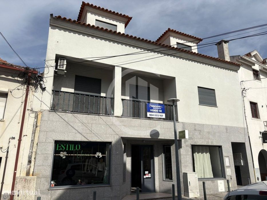 Excelente apartamento T2 Duplex com 140 m², situado no centro de Ca...