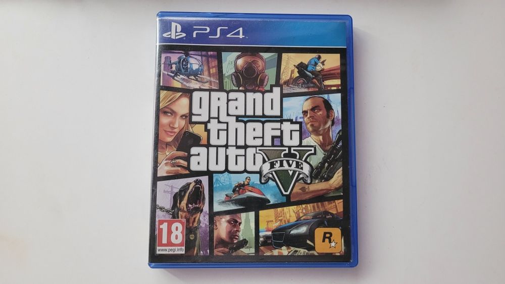 PlayStation 4 + 2 Comandos + GTA V