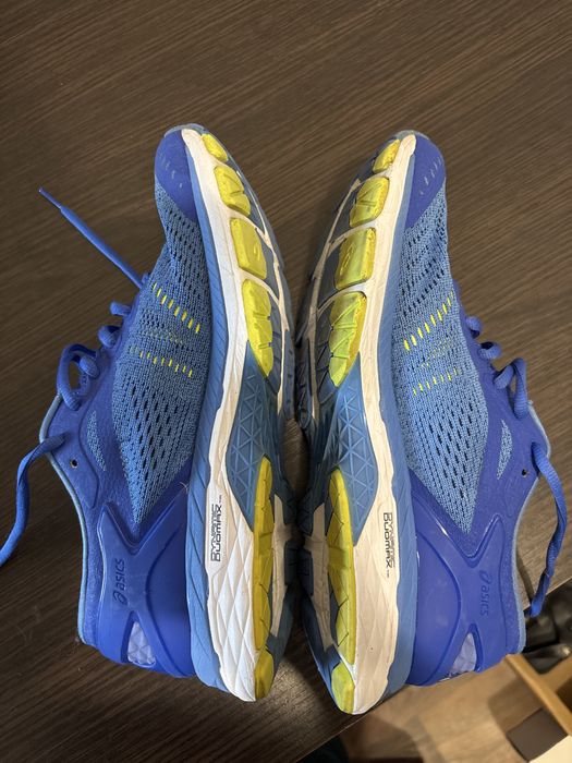 Кросівки asics для бігу!
