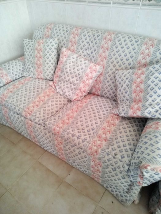 Sofá usado para desocupar