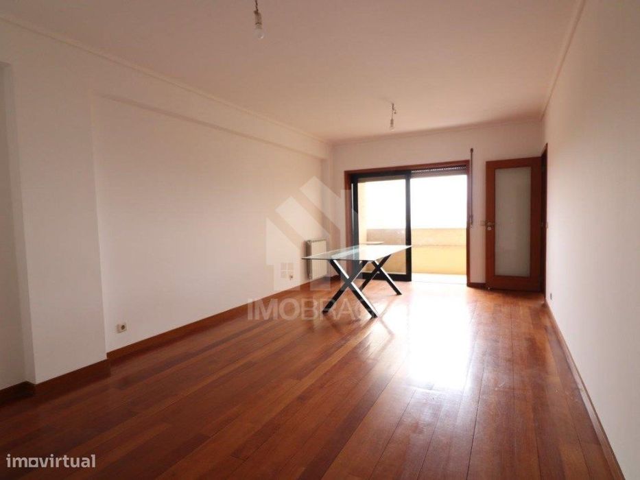 Venda Apartamento T2, em Lamaçães, Braga