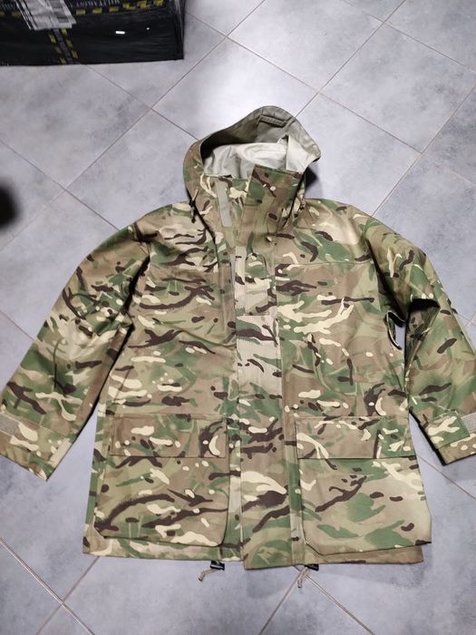 Мембранна куртка армії Великобританії.
Оригінальна непромокальна мембр