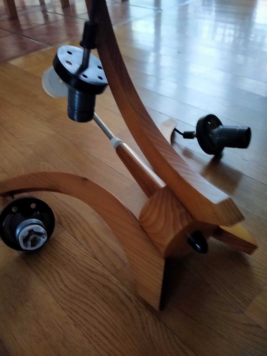 Drewniana lampa wisząca