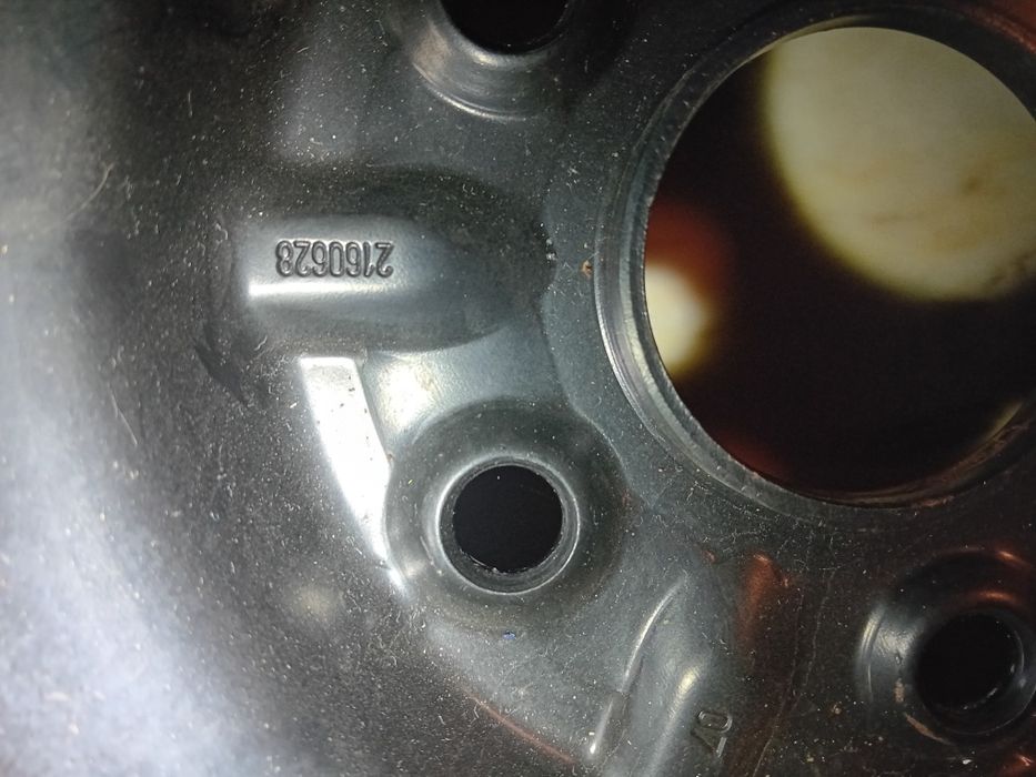 Jantes de ferro 16 polegadas, 5 furos, novas com tampões.Toyota AURIS