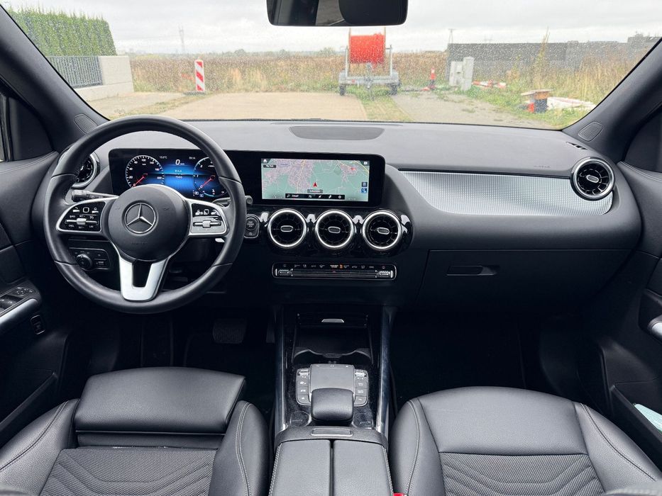 Mercedes-Benz GLA Duży MBUX Niski przebieg CarPlay Android Auto