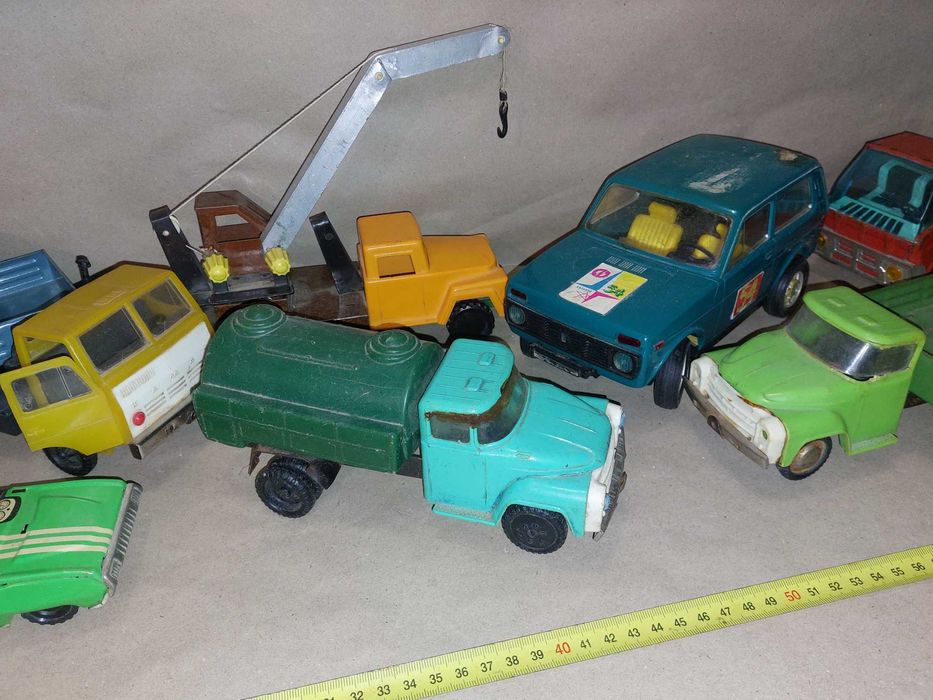 Игрушечные машинки