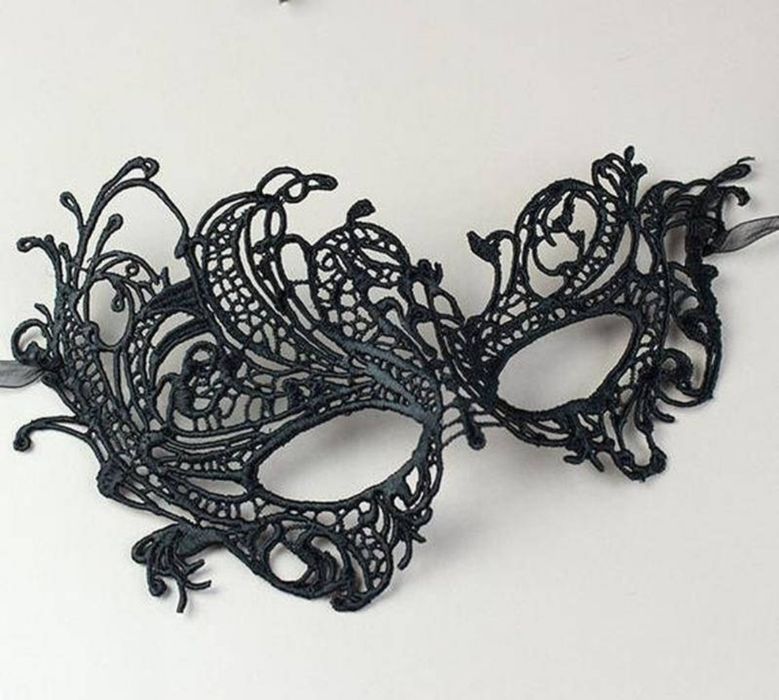 Ажурна маскарадна маска чорна