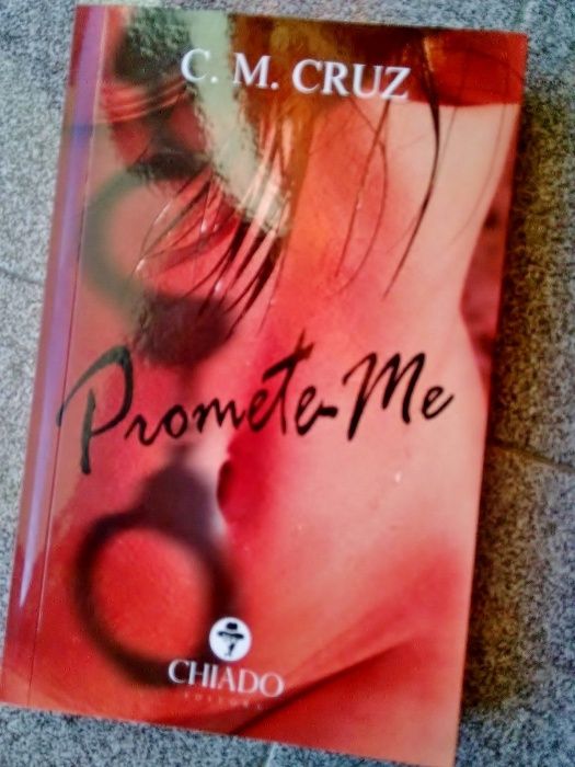 Livro "Promete-me" de C. M. Cruz