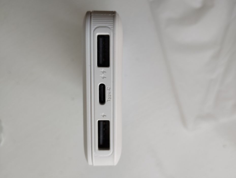Павербанк новый 10000 mAh.  37 Wh.