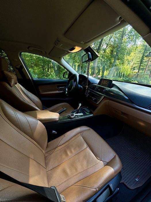 BMW 320i F30 офіційне авто