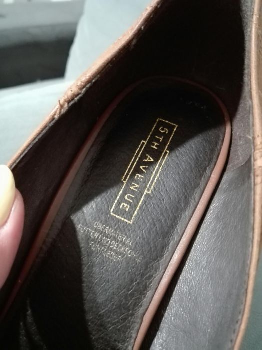 Skorzane buty na obcasie 40