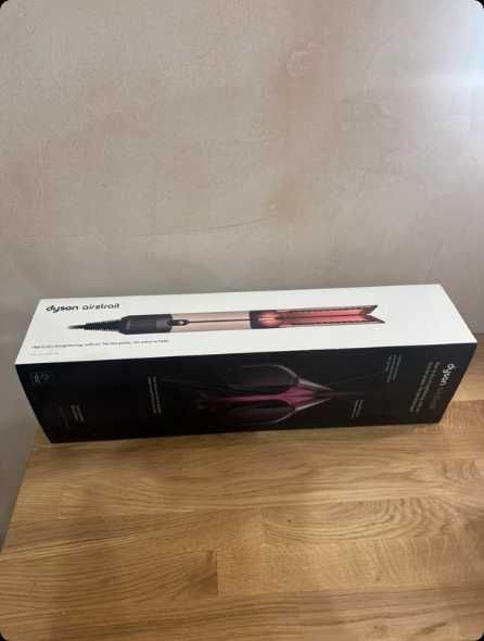 Zupełnie nowa prostownica do włosów AirStrait Prezent