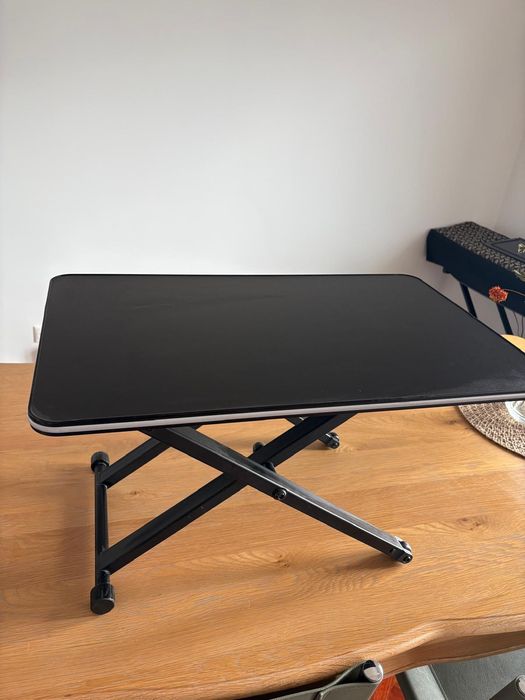 Escritorio de pé elevavel computador