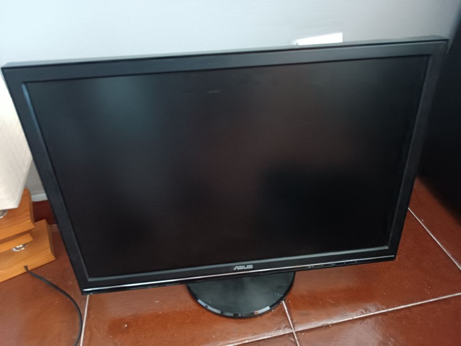 Computer Monitor64563915245569121