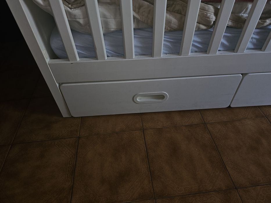Berço com gavetas