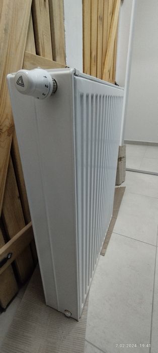 Grzejniki - nowe z regulatorem temperatury i uchwytami