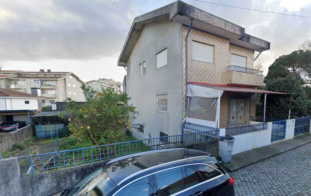 Moradia independente habitação + comércio, terreno de 500 m², 3 pisos