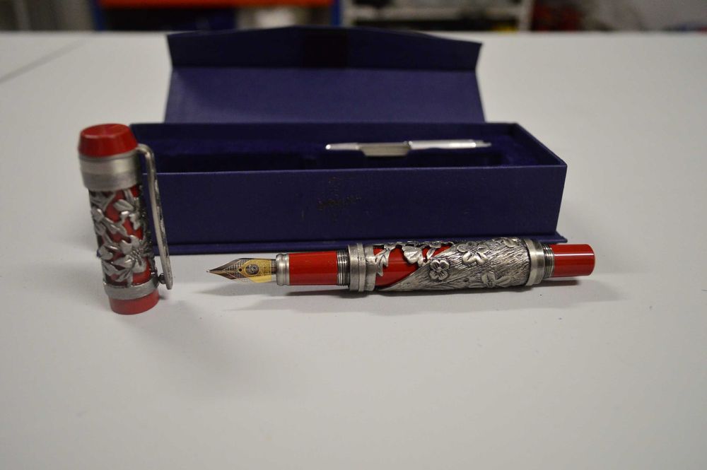 Moulin Rouge Fountain Pen
