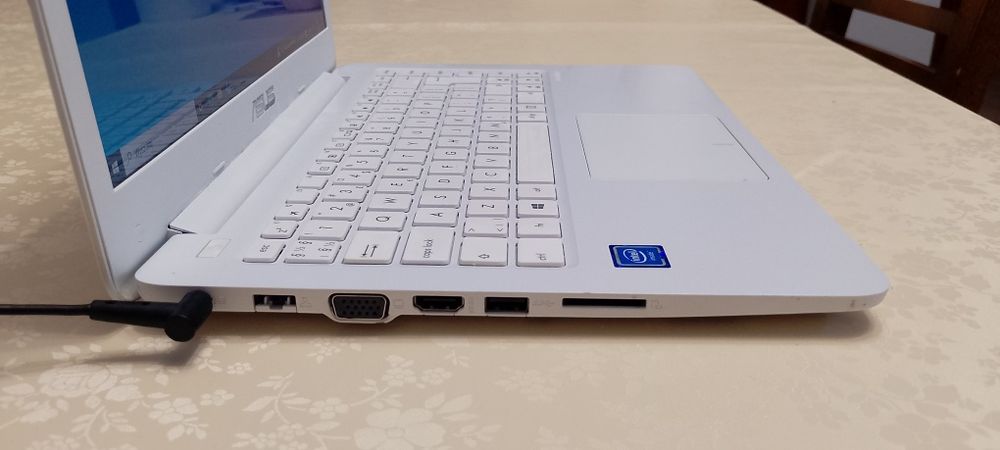Laptop Asus E402S SSD Win10 gwarancja.