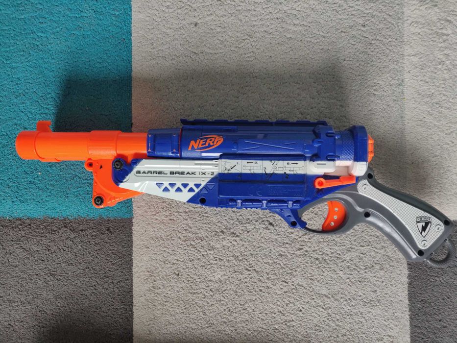 Pistolety NERFY 5 szt. kolekcja, sprawne, strzałki