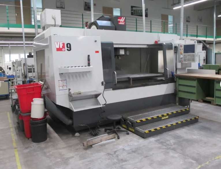 3-osiowe pionowe centrum frezarskie CNC Haas VF-9/40