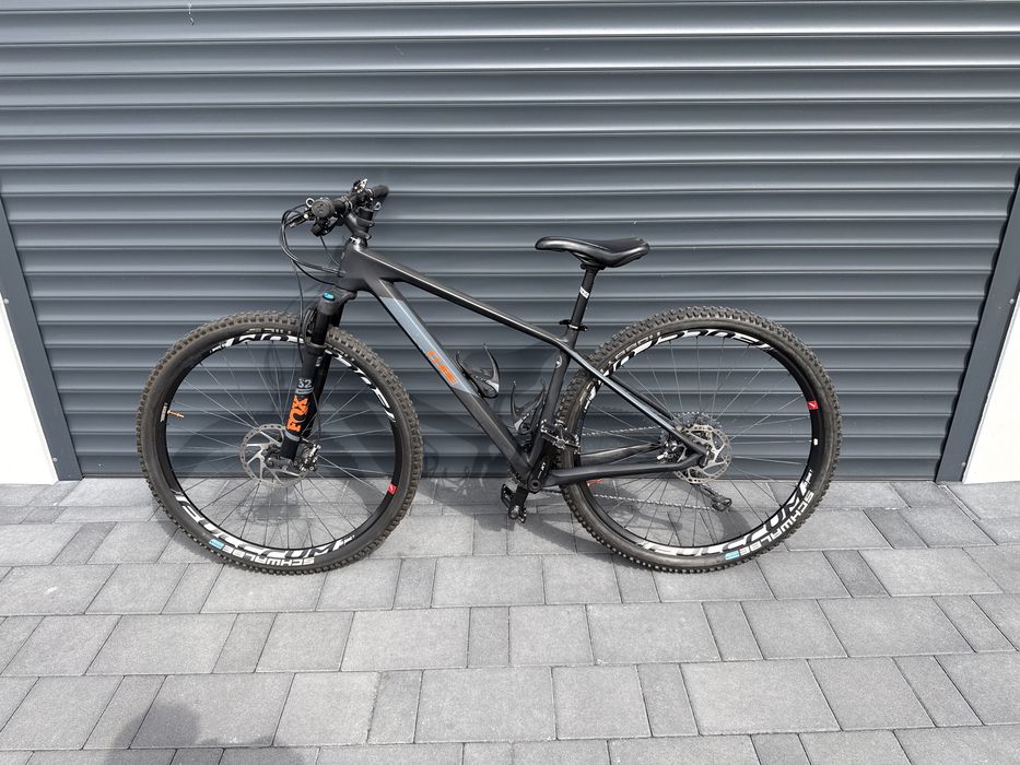 Rower Cube Reaction Pro C:62 Carbon, Fox Rythm 32 Shimano Deore Xt Rama S rama 17 cali
