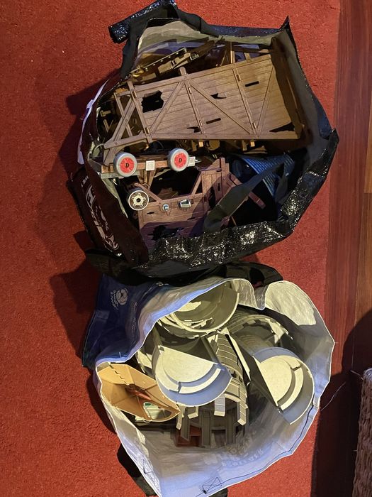 Personagens, cavalos, carros, barcos e castelos Playmobil