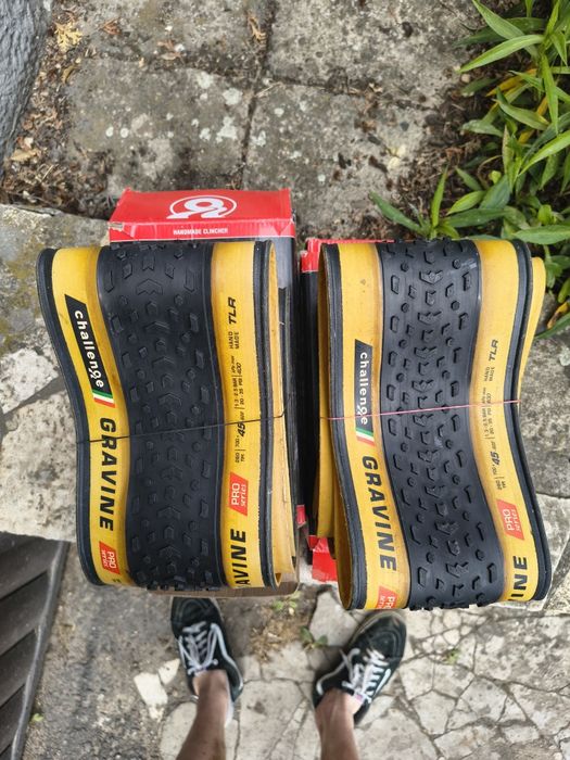 Gravel Opony Challenge Gravine Pro TLR 2szt 45c dodatkowo wentyle tubeless 2szt
