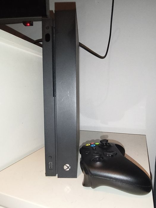 Xbox One X 1TB Sem Caixa