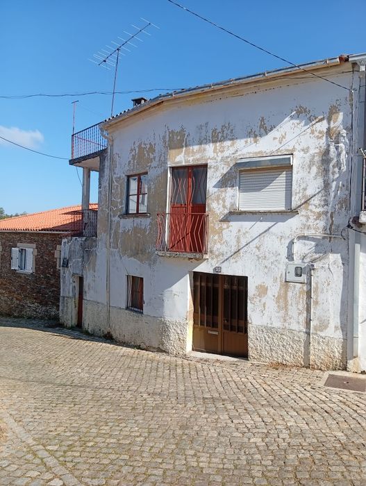 Casa a venda em mós Moncorvo
