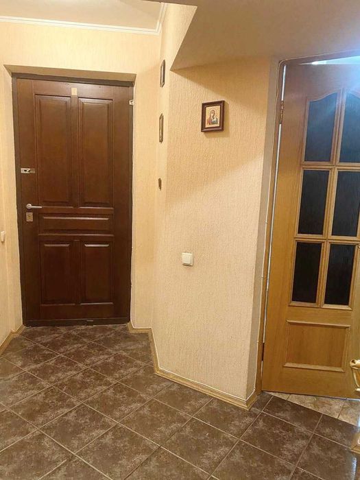 Продам квартиру Святошинська площа 1. метро Житомирська
