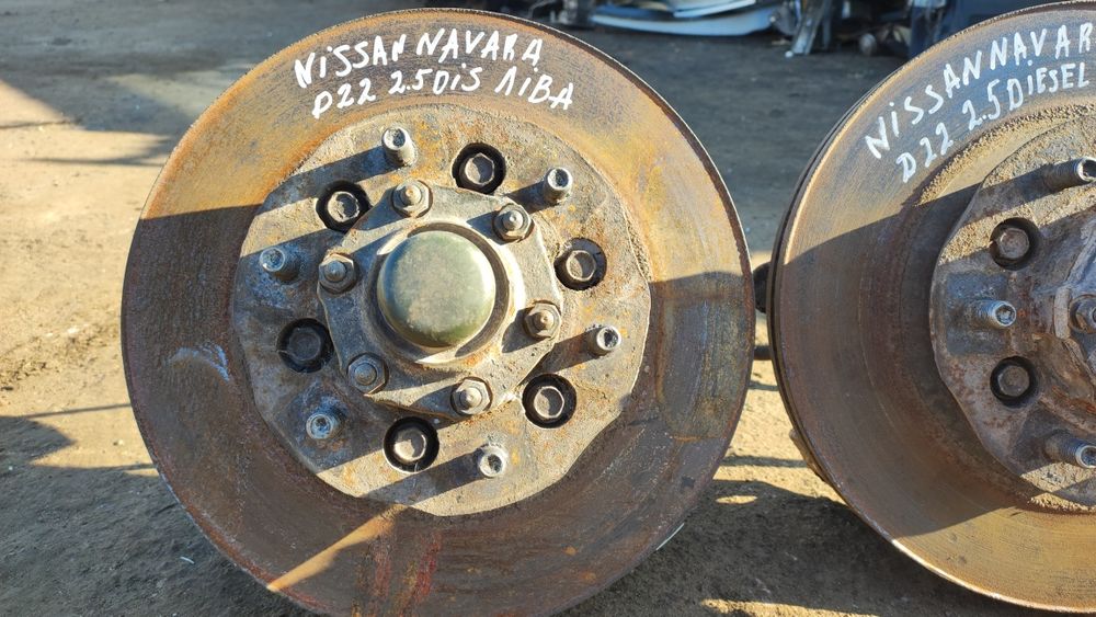 Передня Ступиця Ліва Права Nissan Navara D22 2.5 Дизель