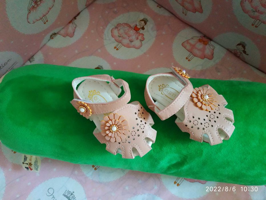 Босоніжки на дівчинку