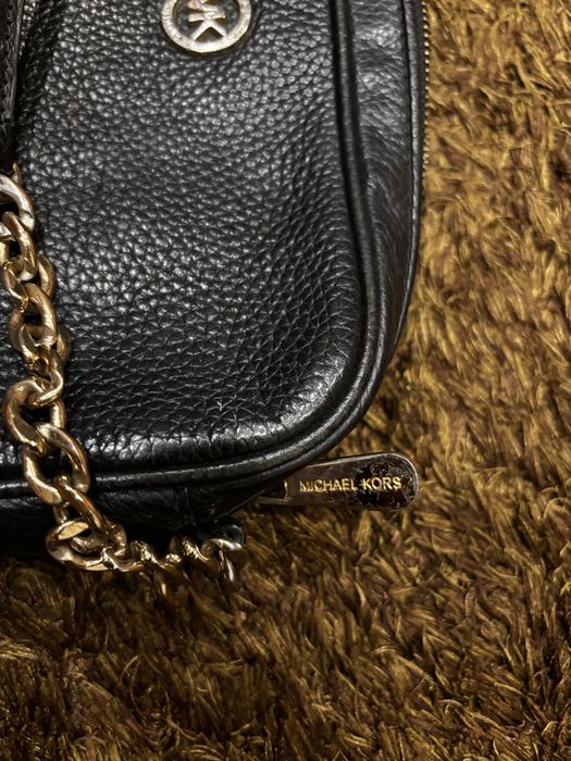 Mala michael kors preta tira colo