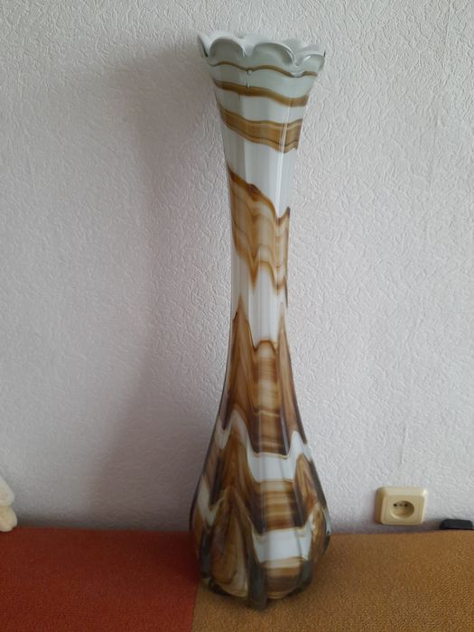 Продам вазу, вісімдесятих років, висота вази 87 сантиметрів.