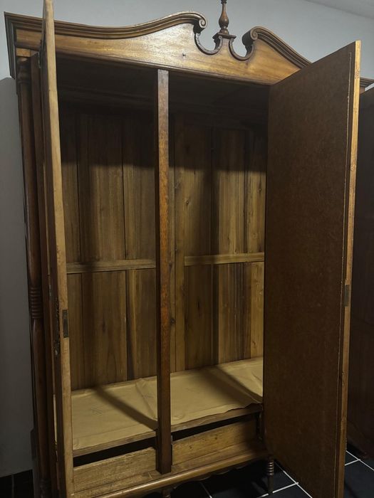 Armário clássico muito boas condições