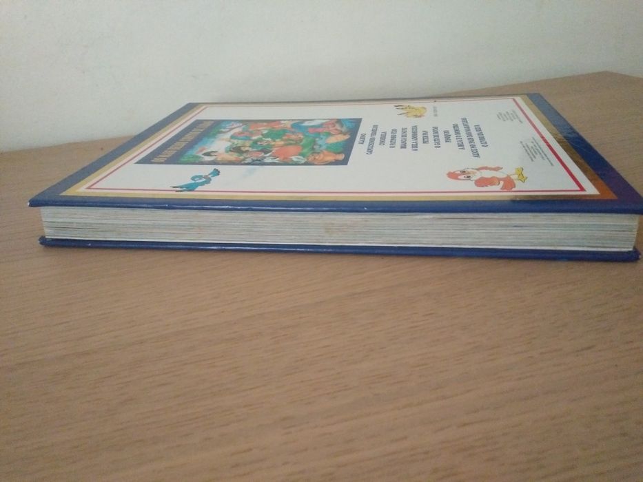 Livro infantil "Os mais belos contos de fadas"